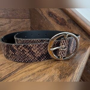 Zara snakeskin belt with gold hardware Size 85  39" made in Spain